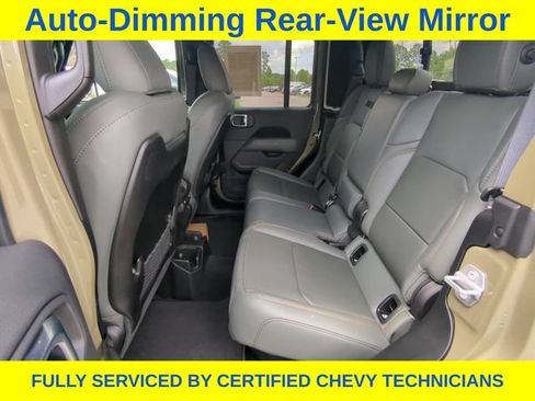 Used 2025 Jeep Gladiator Mojave AWD/4WD image 39