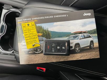 Used 2023 Jeep Grand Cherokee Altitude