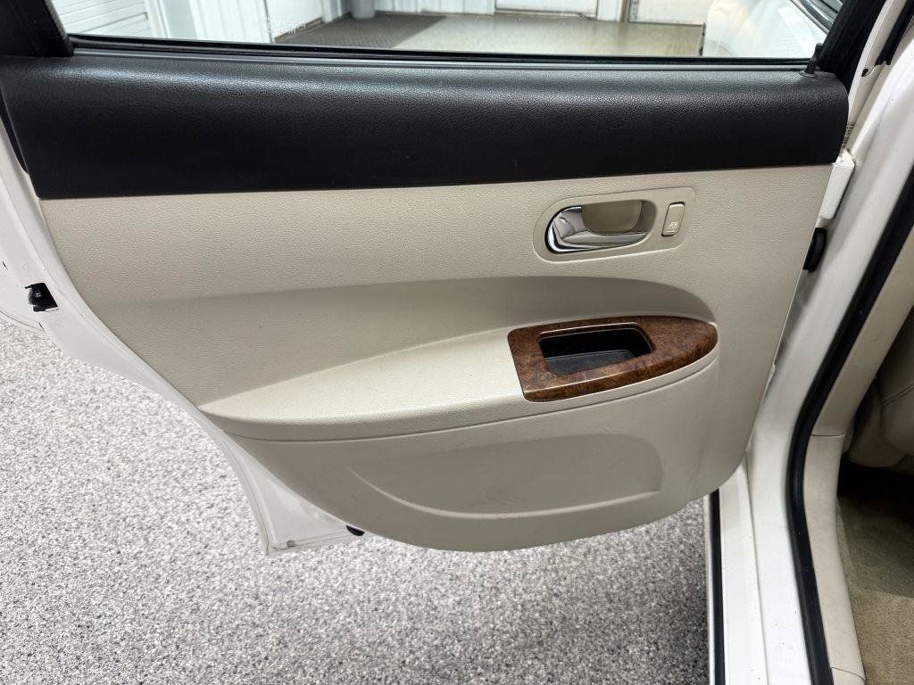 Used 2005 Buick LaCrosse CXS w/ Gold Convenience Package FWD image 21