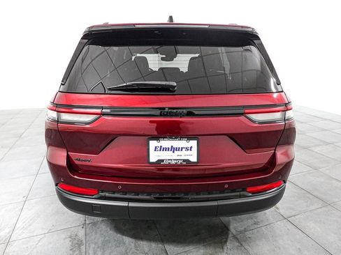 Used 2023 Jeep Grand Cherokee Altitude image 5