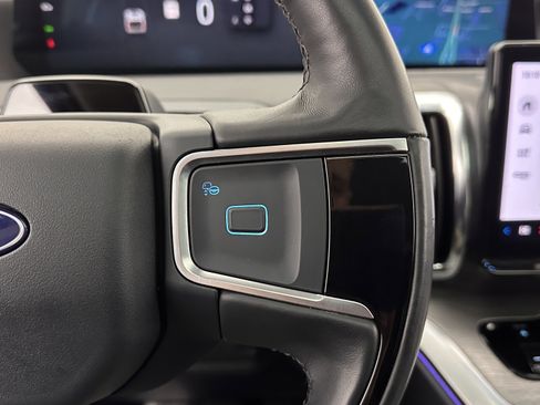 Used 2025 Ford Expedition Platinum image 19