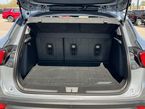 New 2026 Chevrolet Trax LT w/ Sunroof Package FWD image 6