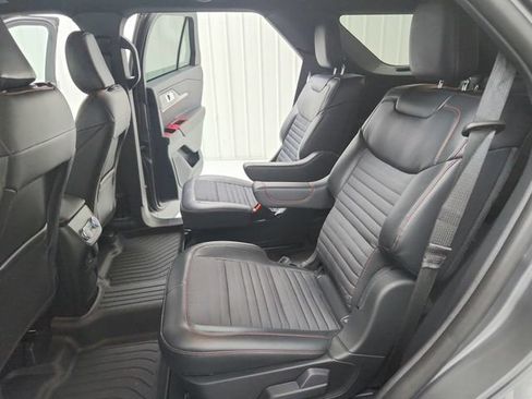 Used 2025 Ford Explorer ST-Line w/ Premium Package RWD image 34