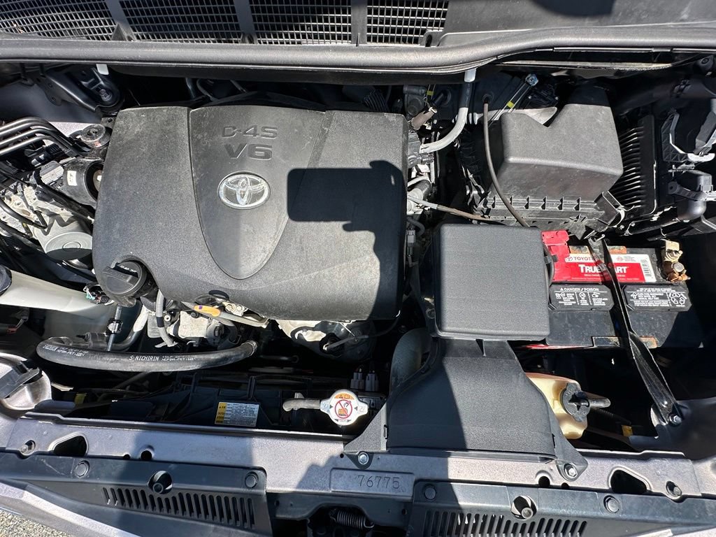 Used 2017 Toyota Sienna XLE FWD image 40
