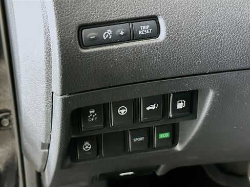 Used 2020 Nissan Rogue SL w/ Premium Package FWD image 17