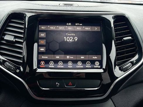 Used 2019 Jeep Cherokee Limited image 8