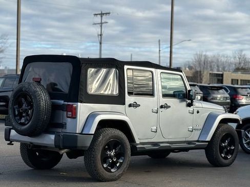 Used 2016 Jeep Wrangler Unlimited Sahara w/ Connectivity Group image 31