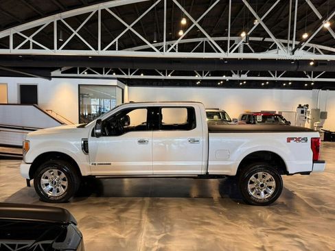 Used 2017 Ford F250 Platinum w/ Platinum Ultimate Package image 2