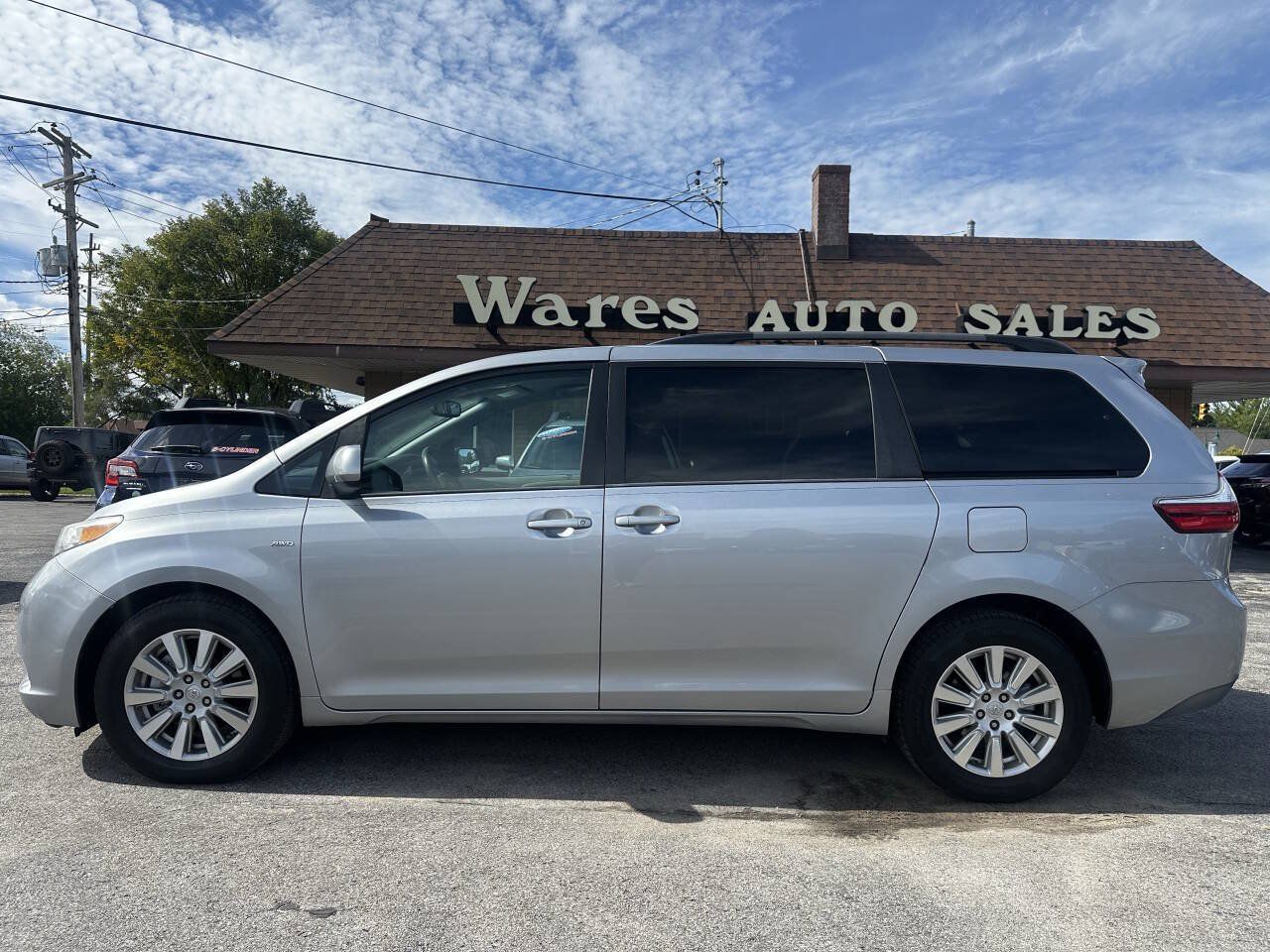 Used 2017 Toyota Sienna LE AWD/4WD image 1