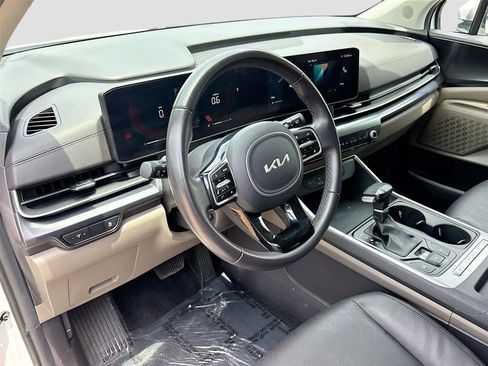 Used 2025 Kia Carnival FWD image 9