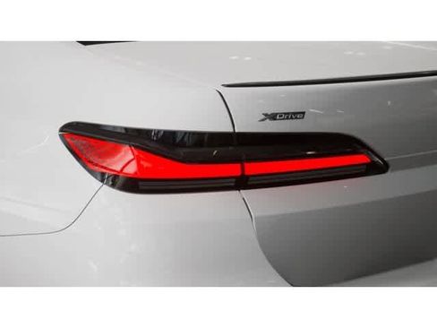 New 2026 BMW 750e xDrive 750e xDrive image 8
