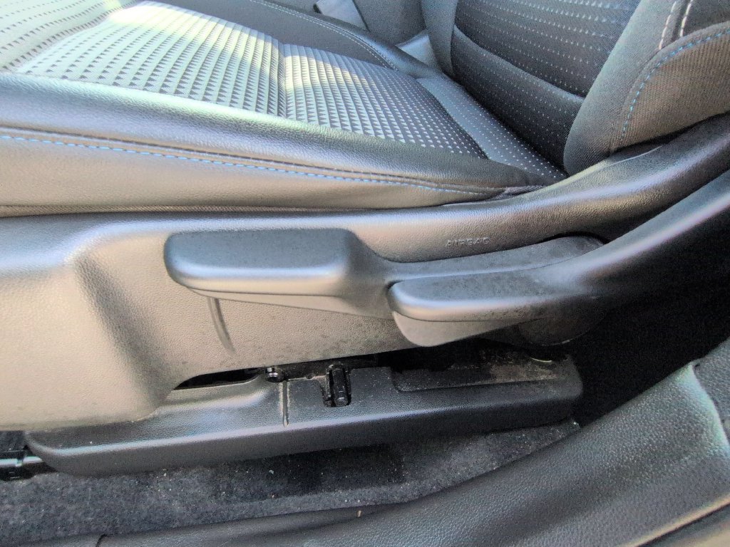 Used 2025 Chevrolet Trax LT w/ LT Convenience Package FWD image 14