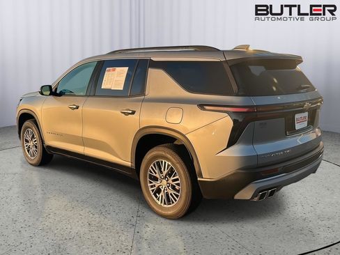 Used 2025 Chevrolet Traverse LT AWD/4WD image 4