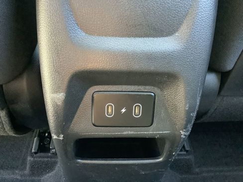 Used 2025 Hyundai Venue SEL FWD image 32