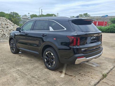 New 2026 Kia Sorento S image 4