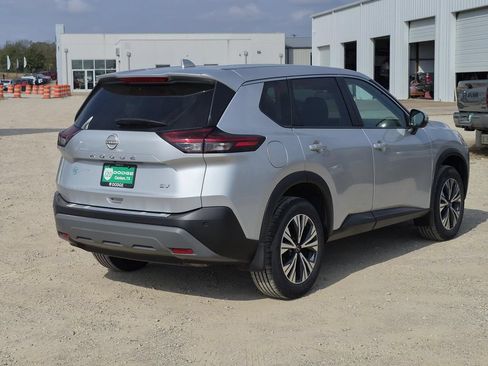 Used 2022 Nissan Rogue SV FWD image 7
