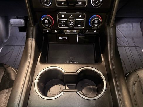 Used 2022 Chevrolet Suburban LT w/ Luxury Package image 27