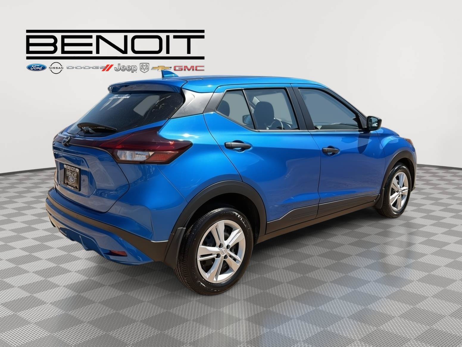 Used 2025 Nissan Kicks Play S FWD image 5