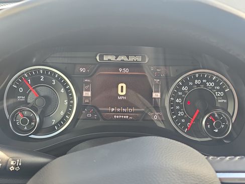 Used 2022 RAM 1500 Laramie AWD/4WD image 18
