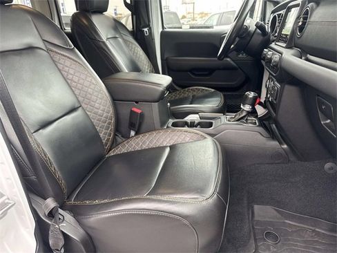 Used 2020 Jeep Wrangler Unlimited Sahara image 11