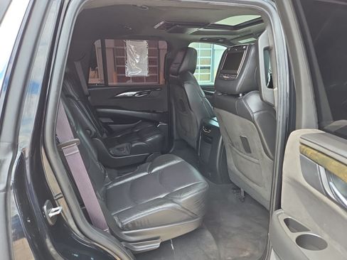 Used 2017 Cadillac Escalade Platinum AWD/4WD image 43