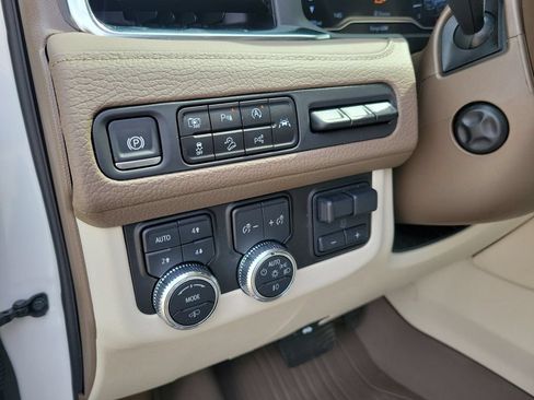 Used 2024 GMC Yukon Denali w/ Denali Reserve Package AWD/4WD image 23