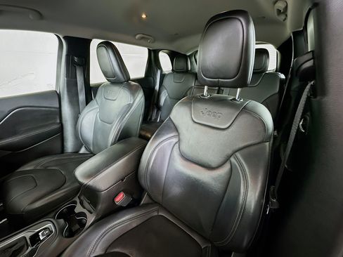 Used 2019 Jeep Cherokee Limited w/ Luxury Group image 20