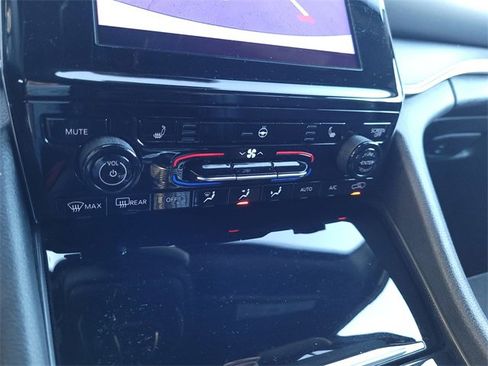 Certified 2024 Jeep Grand Cherokee L Laredo image 11