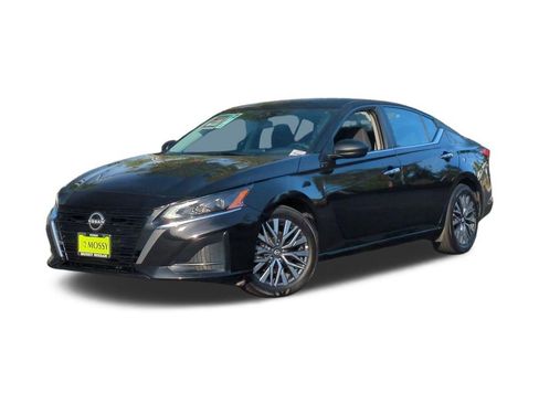 Used 2025 Nissan Altima 2.5 SV FWD image 1