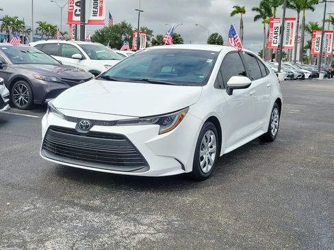 Used 2023 Toyota Corolla LE FWD image 5