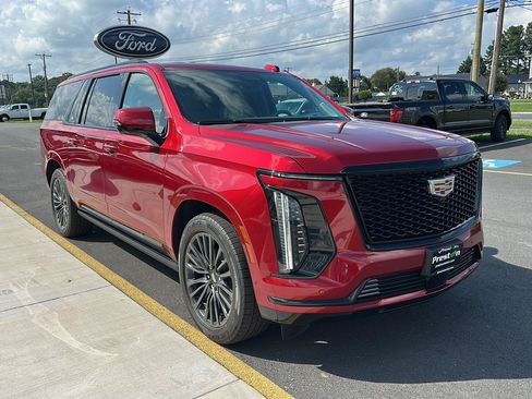 Used 2025 Cadillac Escalade ESV Sport Platinum AWD/4WD image 3