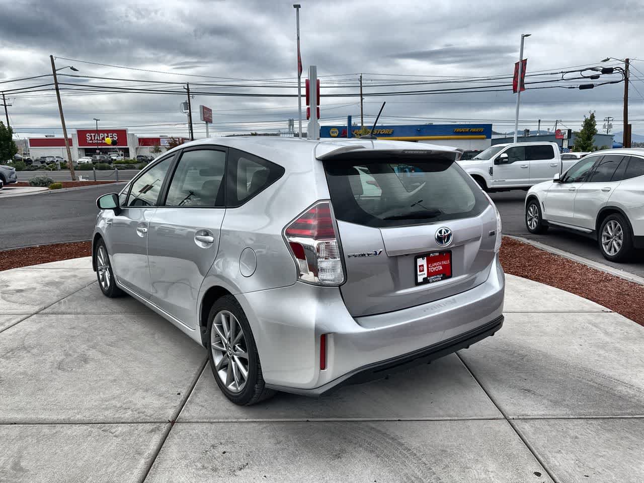 Used 2017 Toyota Prius V Five w/ Advanced Technology Package FWD image 5