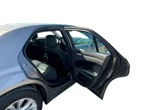 Used 2019 Chrysler 300 Touring RWD image 14