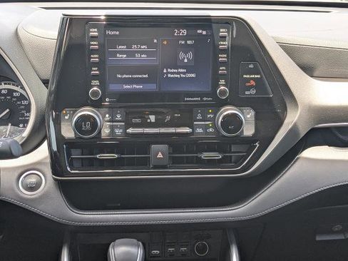 Used 2021 Toyota Highlander XLE FWD image 20