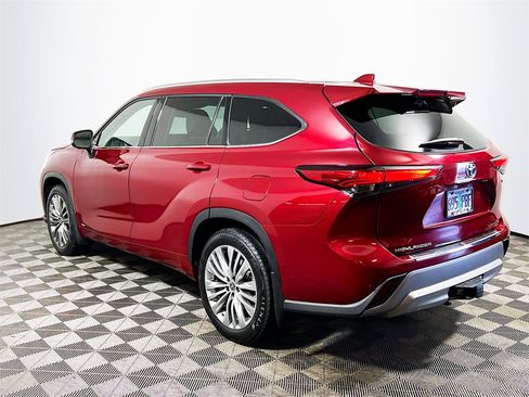Used 2023 Toyota Highlander Platinum image 6