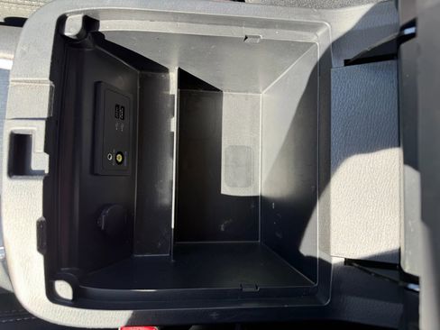 Used 2020 Nissan Pathfinder SV image 31