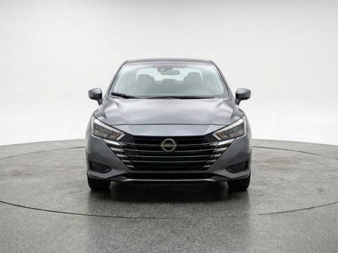 Used 2025 Nissan Versa SV image 2