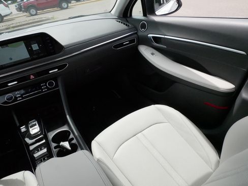 Used 2022 Hyundai Sonata Limited FWD image 11
