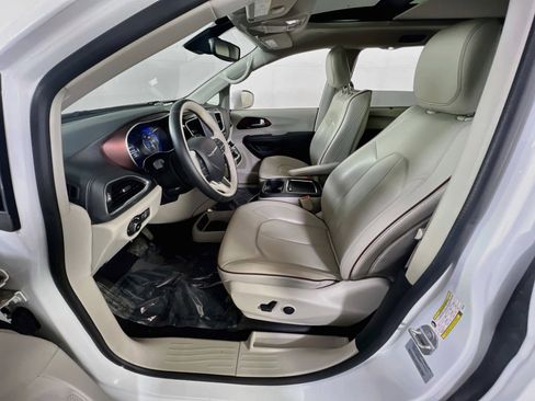 Used 2017 Chrysler Pacifica Limited w/ UConnect Theater Package image 21