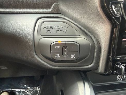 New 2026 RAM 2500 Laramie AWD/4WD image 30