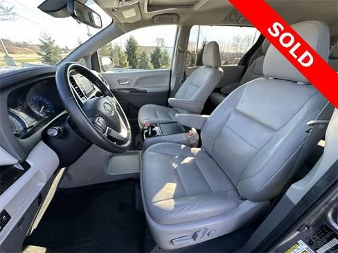 Used 2020 Toyota Sienna XLE image 17