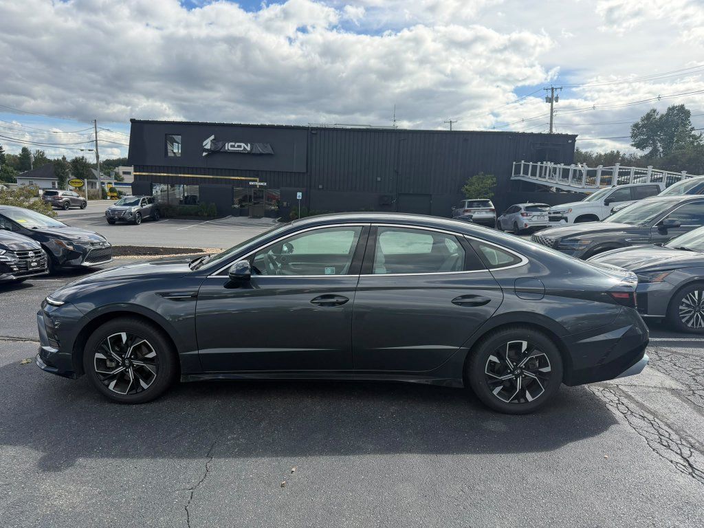Used 2024 Hyundai Sonata SEL FWD image 2