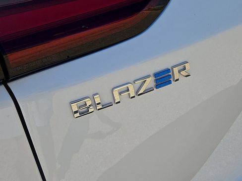 Used 2024 Chevrolet Blazer EV LT AWD/4WD image 11