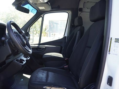 Used 2023 Mercedes-Benz Sprinter 2500 image 14