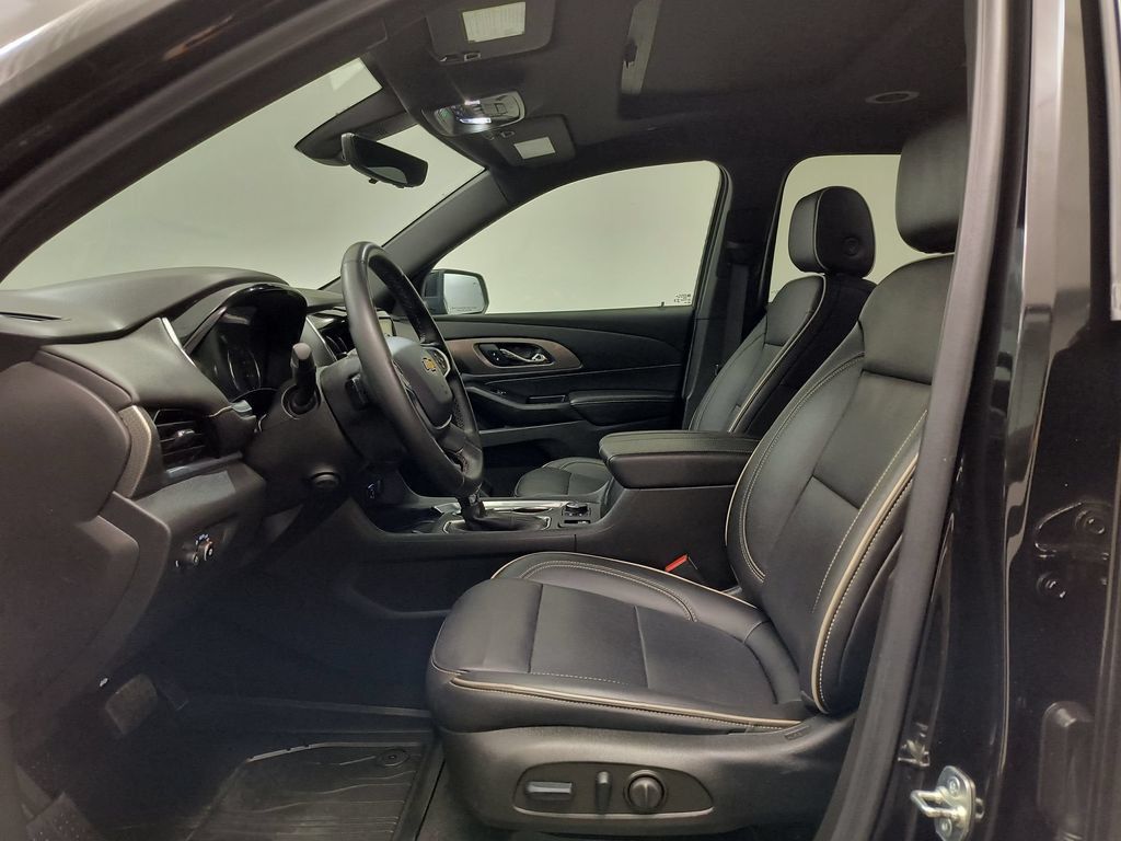 Used 2023 Chevrolet Traverse Premier AWD/4WD image 5