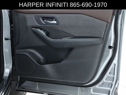 Used 2023 Nissan Rogue SV image 31