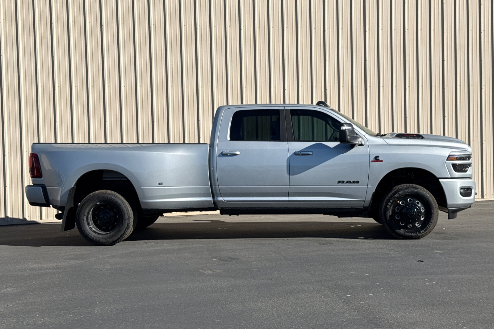 New 2026 RAM 3500 Laramie AWD/4WD image 10