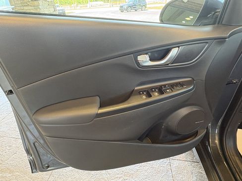 Used 2022 Hyundai Kona Limited FWD image 21