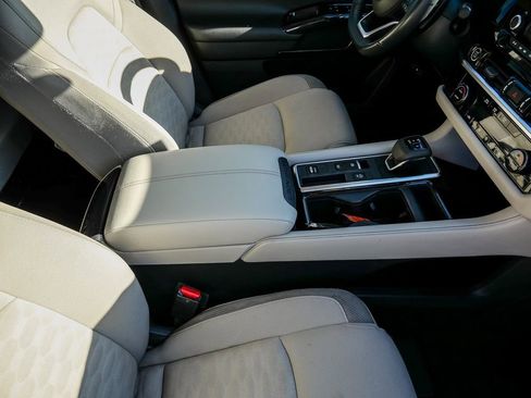 Used 2022 Nissan Pathfinder SV FWD image 15