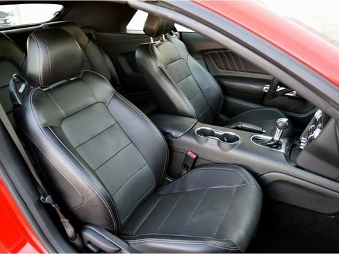 Used 2020 Ford Mustang GT Premium image 31